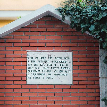 Blue Door Hostel Tiranë Ngoại thất bức ảnh