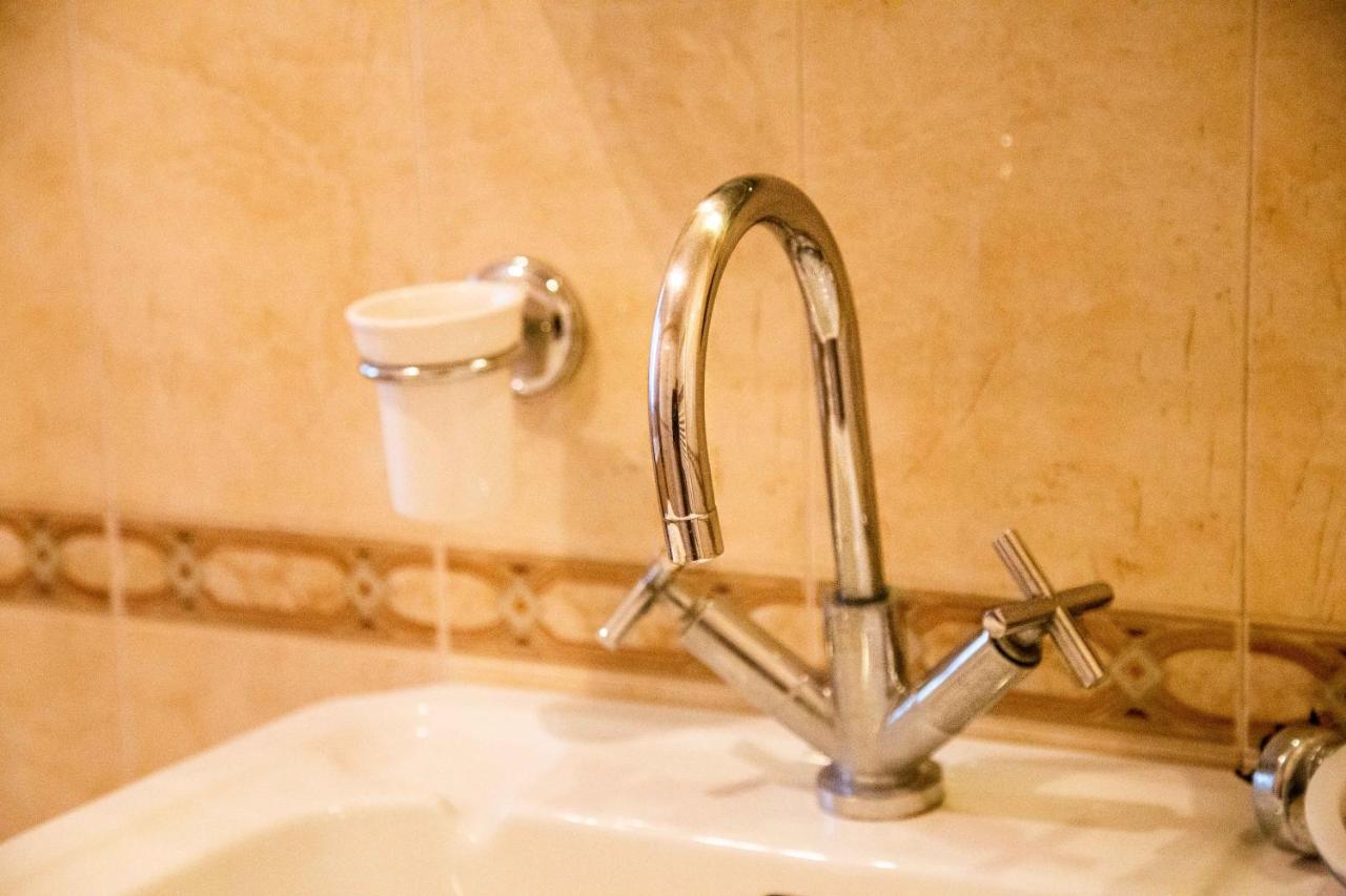 Blue Door Hostel Tiranë Ngoại thất bức ảnh
