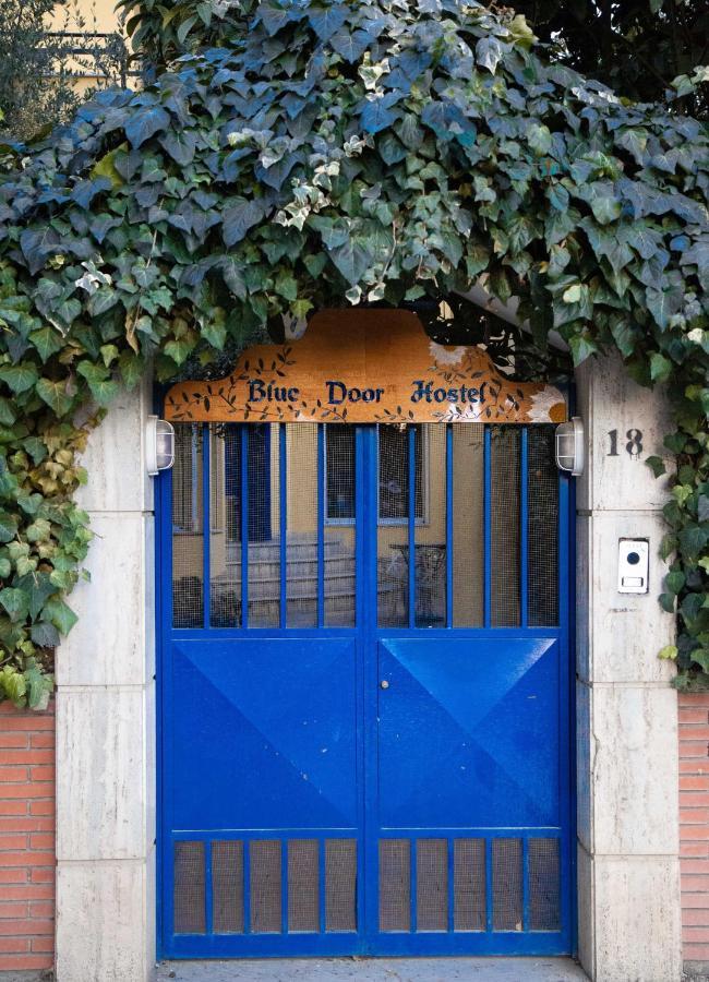 Blue Door Hostel Tiranë Ngoại thất bức ảnh