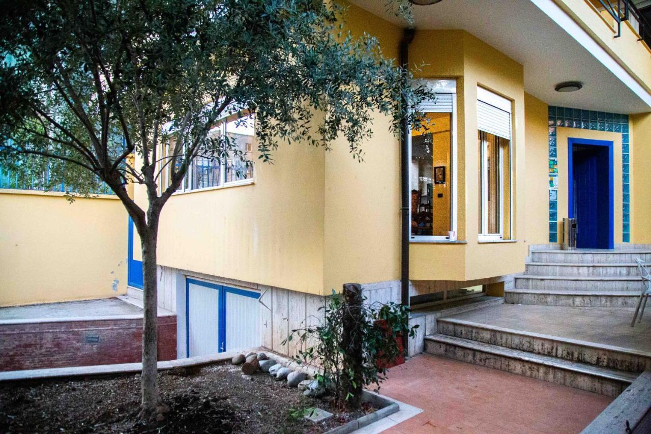 Blue Door Hostel Tiranë Ngoại thất bức ảnh