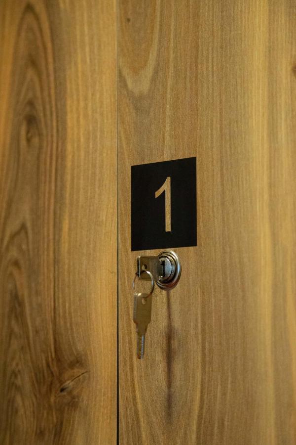 Blue Door Hostel Tiranë Ngoại thất bức ảnh