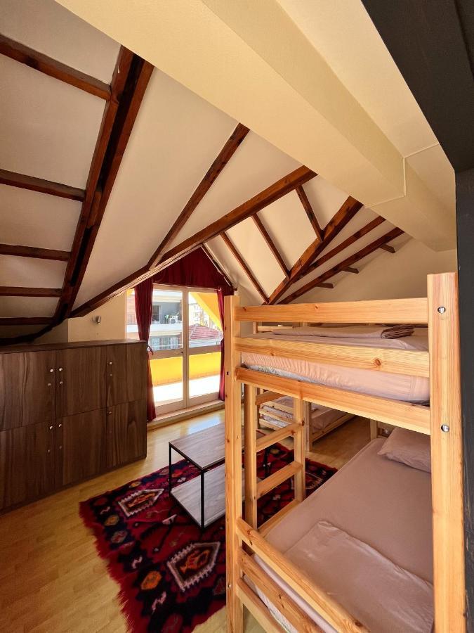 Blue Door Hostel Tiranë Ngoại thất bức ảnh