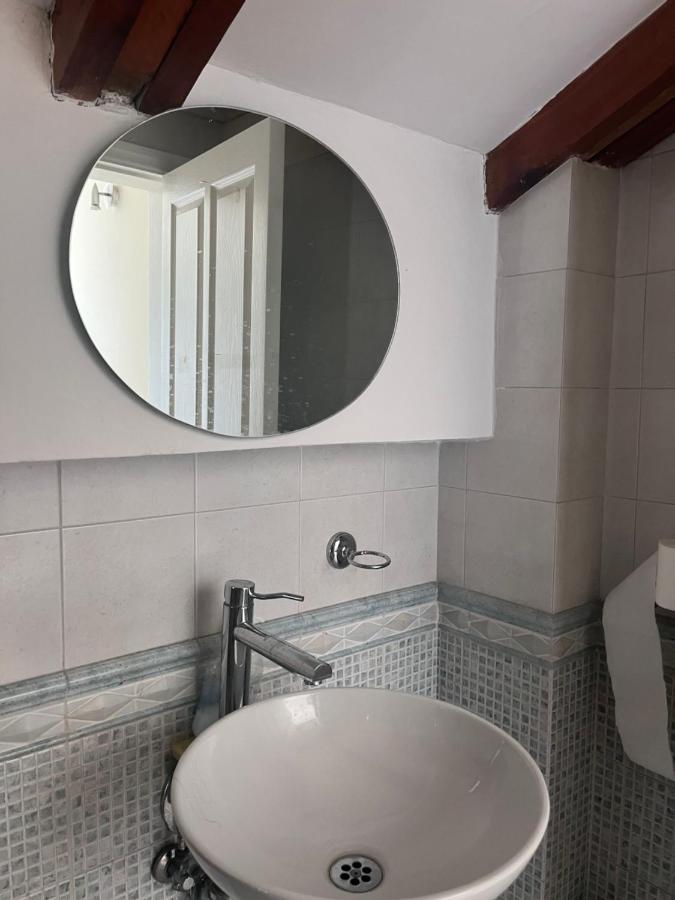 Blue Door Hostel Tiranë Ngoại thất bức ảnh