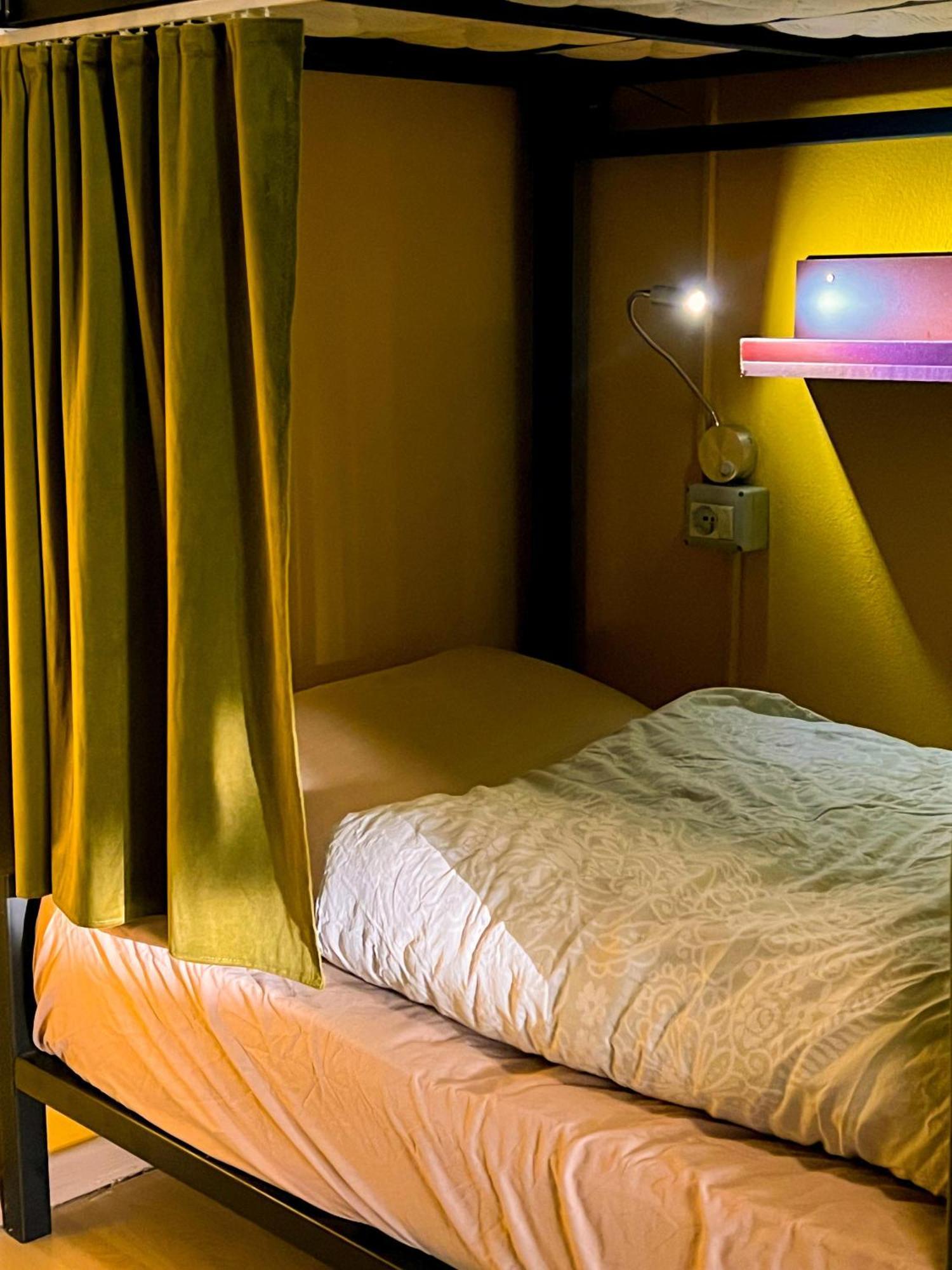 Blue Door Hostel Tiranë Ngoại thất bức ảnh