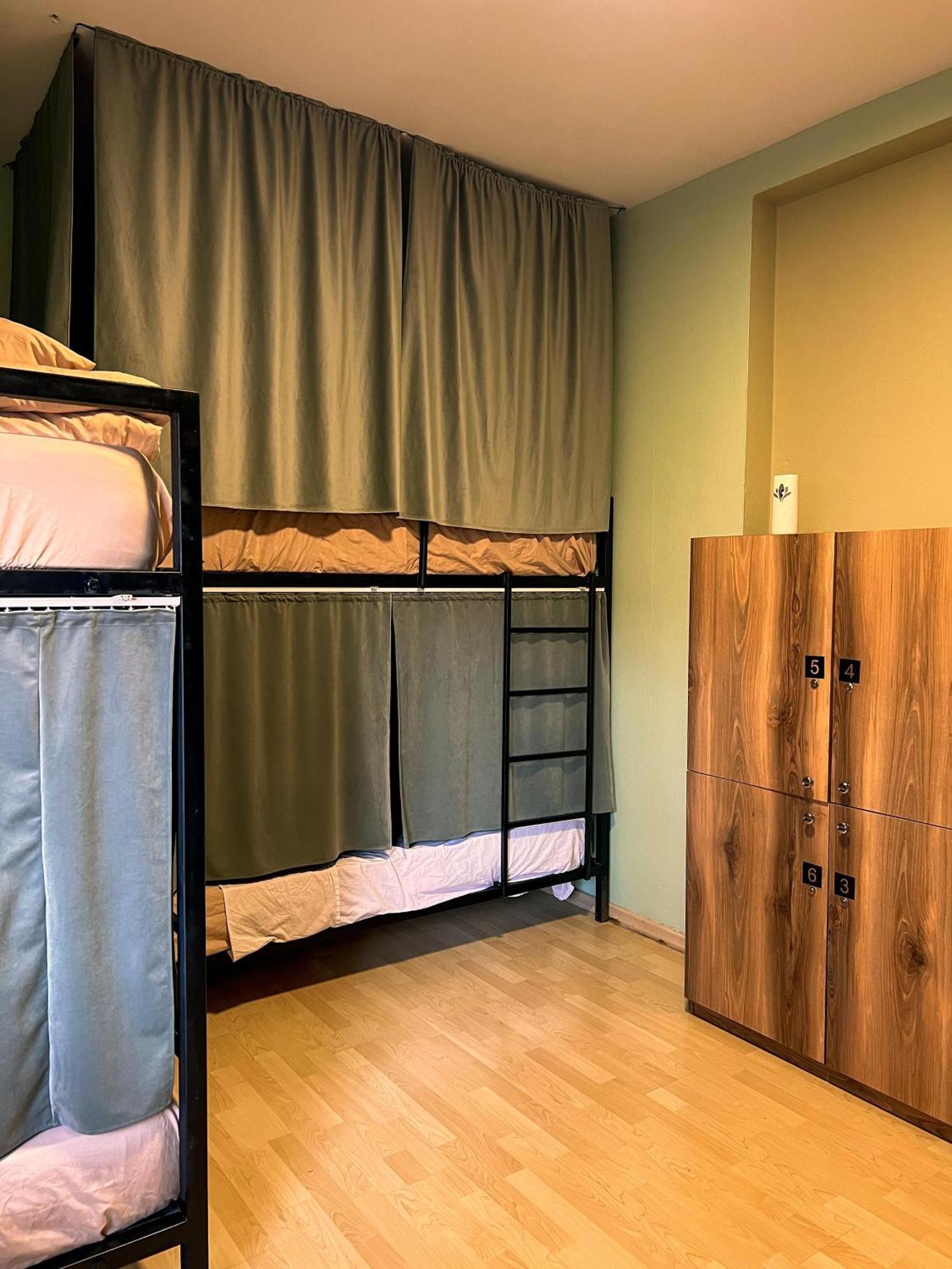 Blue Door Hostel Tiranë Ngoại thất bức ảnh