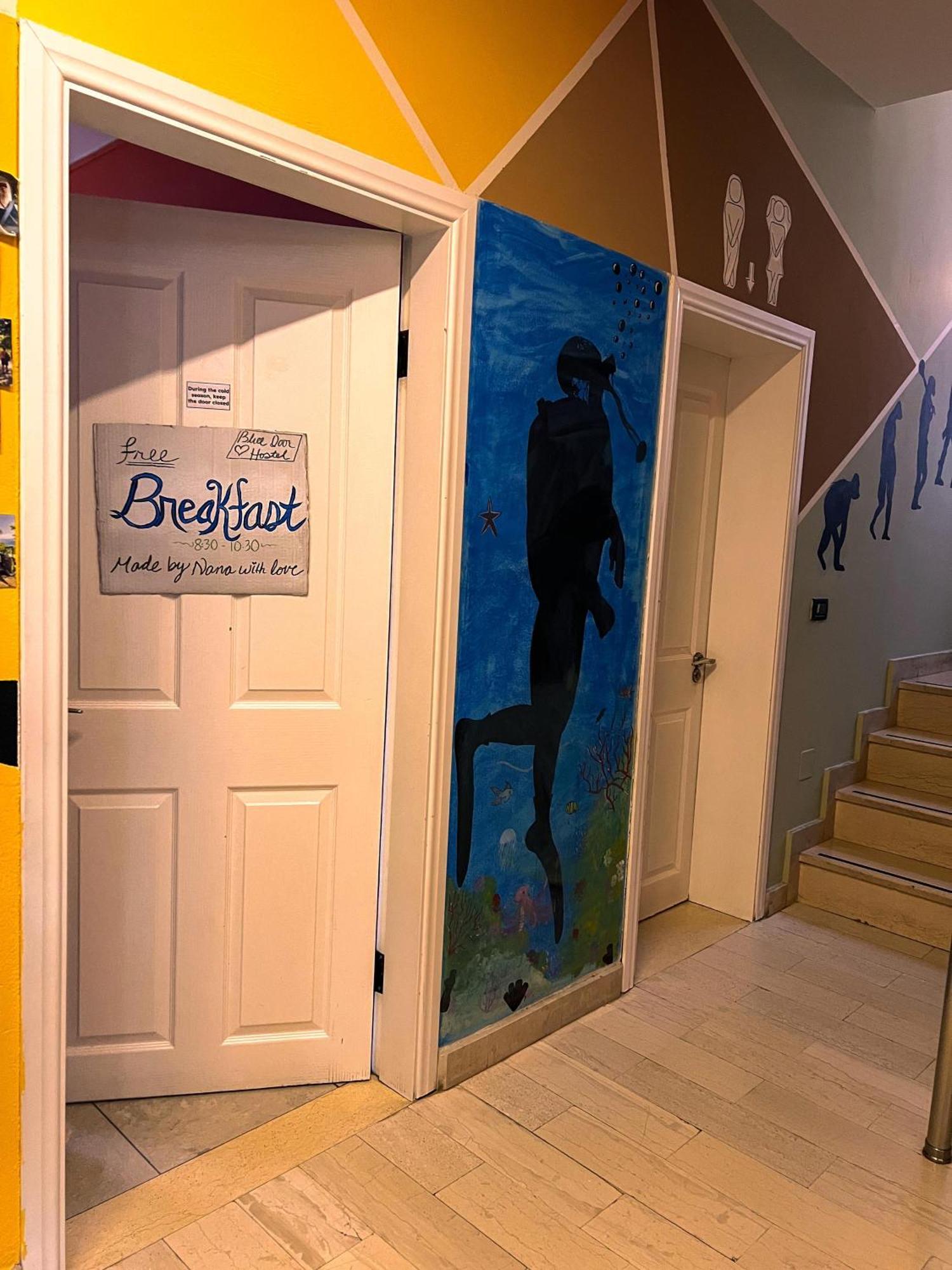 Blue Door Hostel Tiranë Ngoại thất bức ảnh