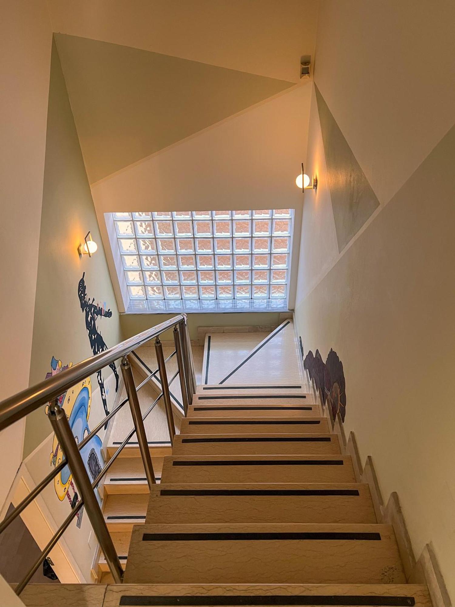 Blue Door Hostel Tiranë Ngoại thất bức ảnh
