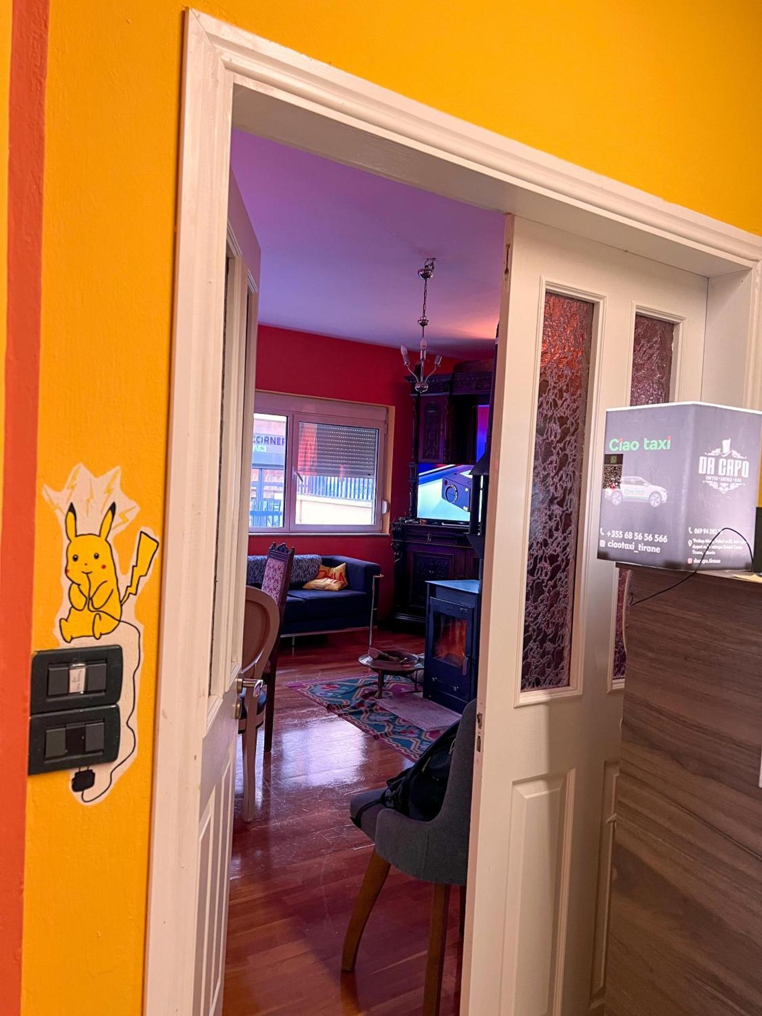 Blue Door Hostel Tiranë Ngoại thất bức ảnh