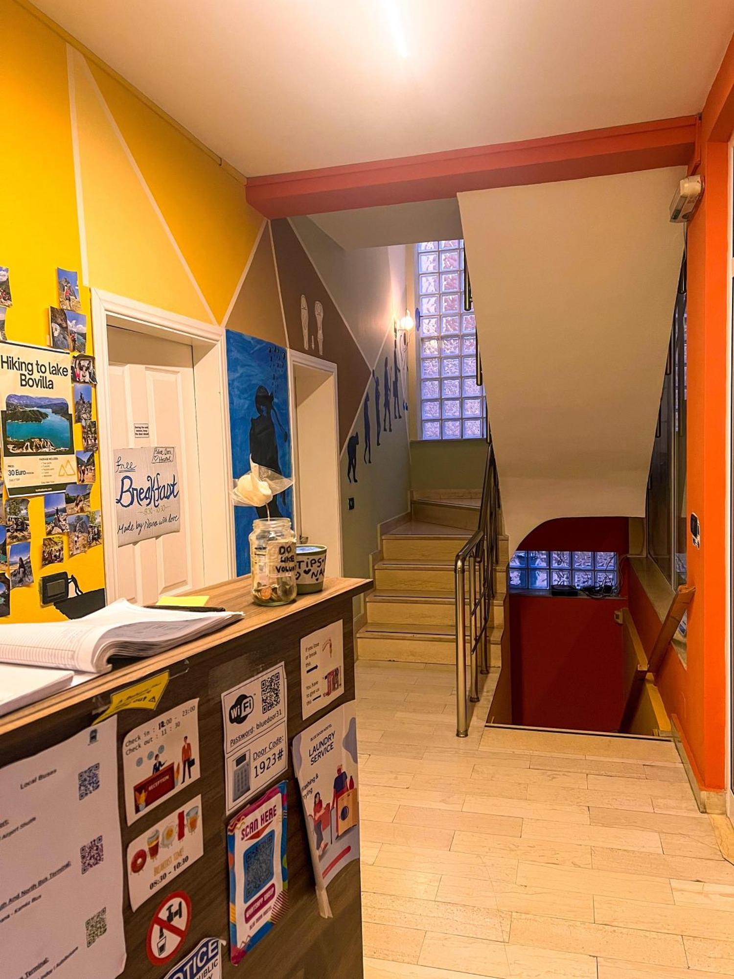 Blue Door Hostel Tiranë Ngoại thất bức ảnh