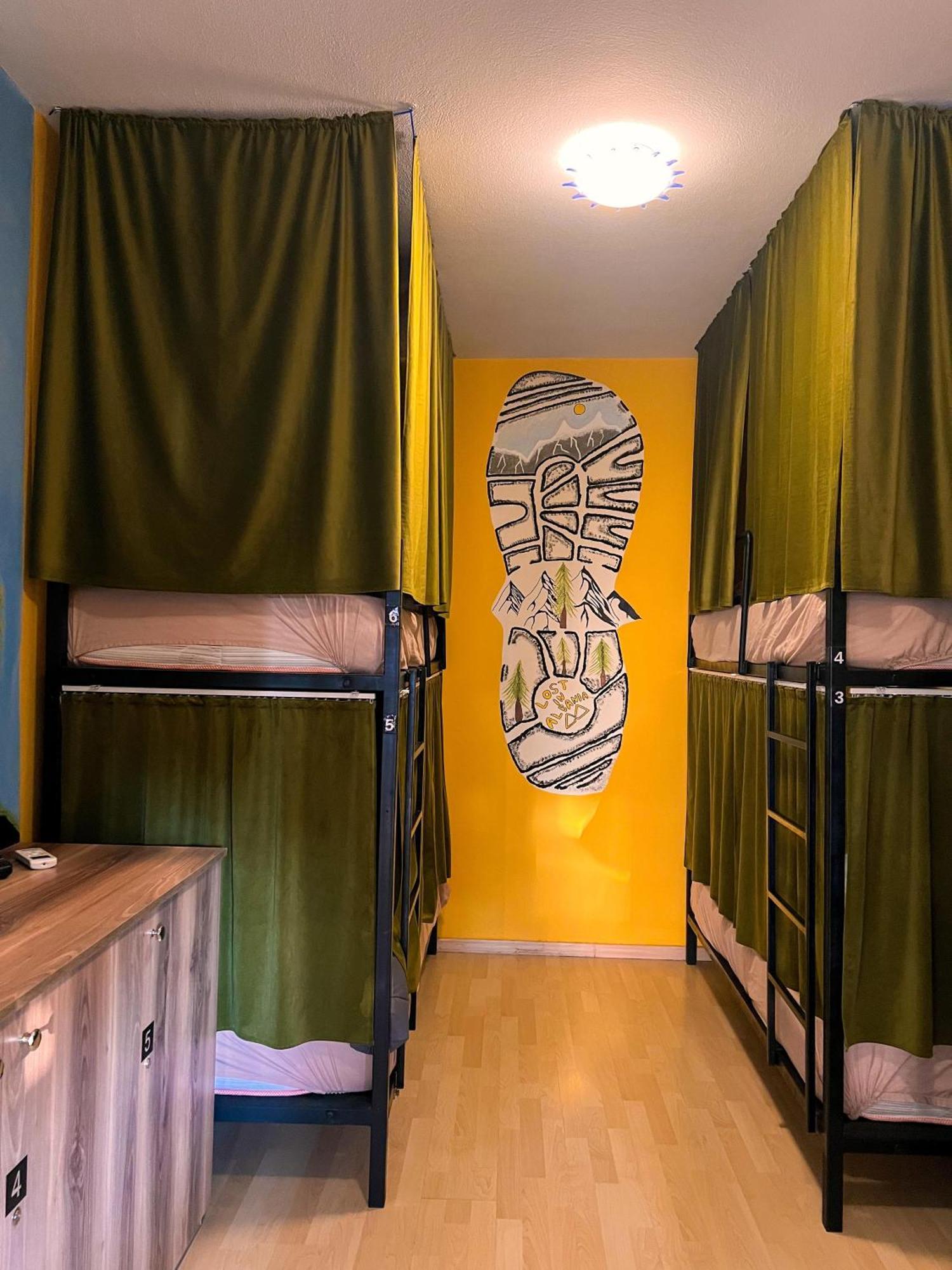 Blue Door Hostel Tiranë Ngoại thất bức ảnh