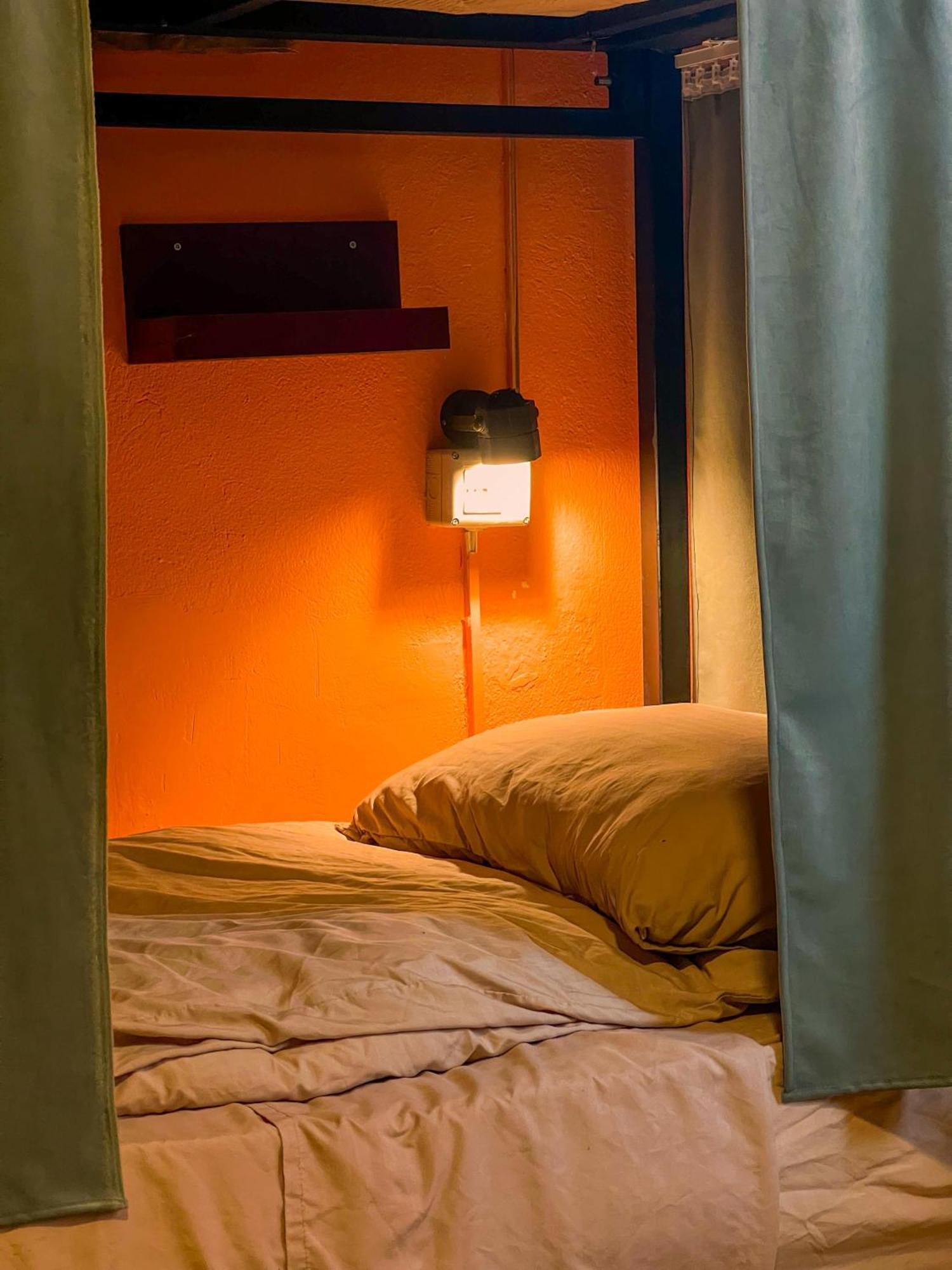Blue Door Hostel Tiranë Ngoại thất bức ảnh
