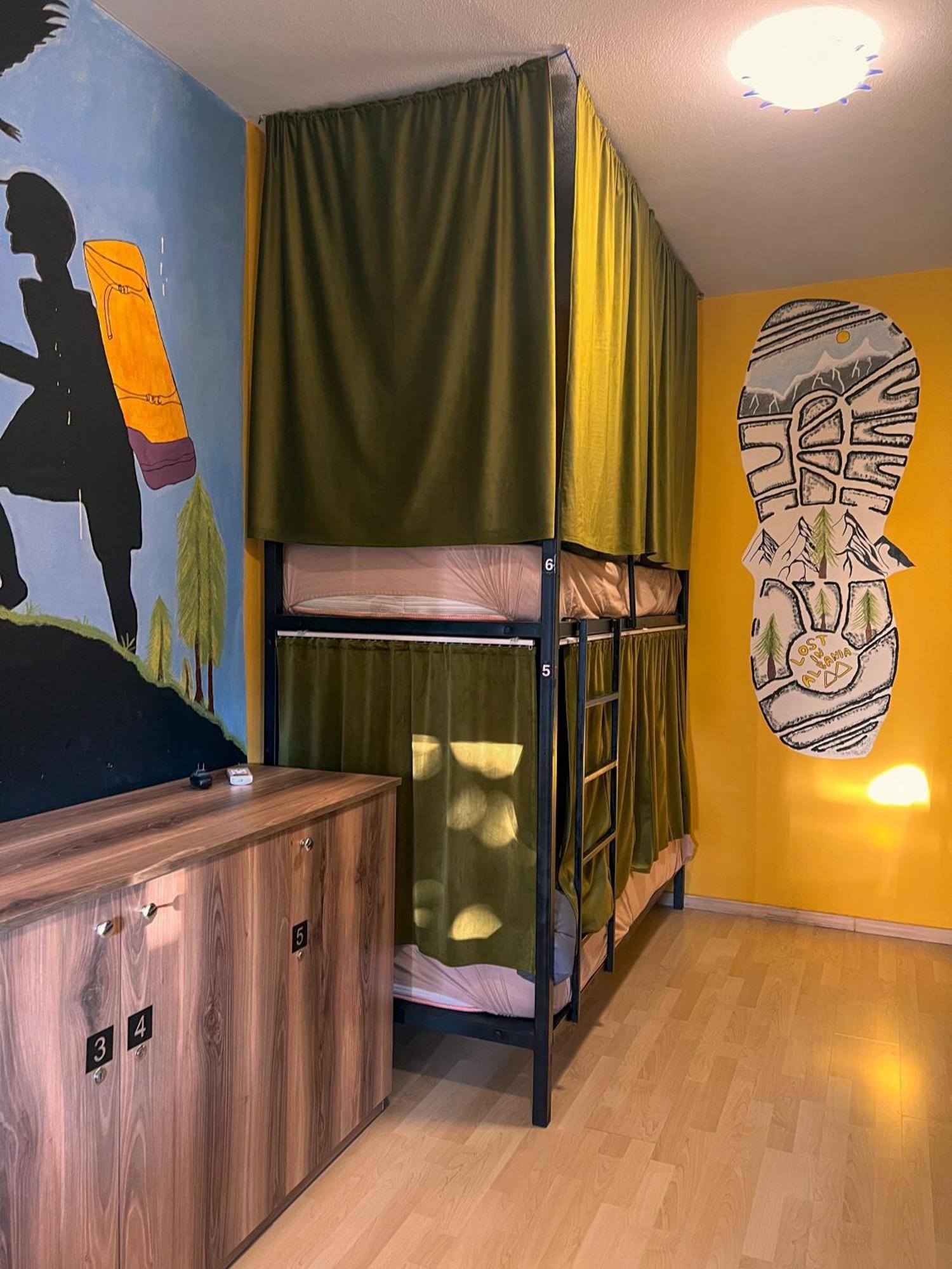 Blue Door Hostel Tiranë Ngoại thất bức ảnh