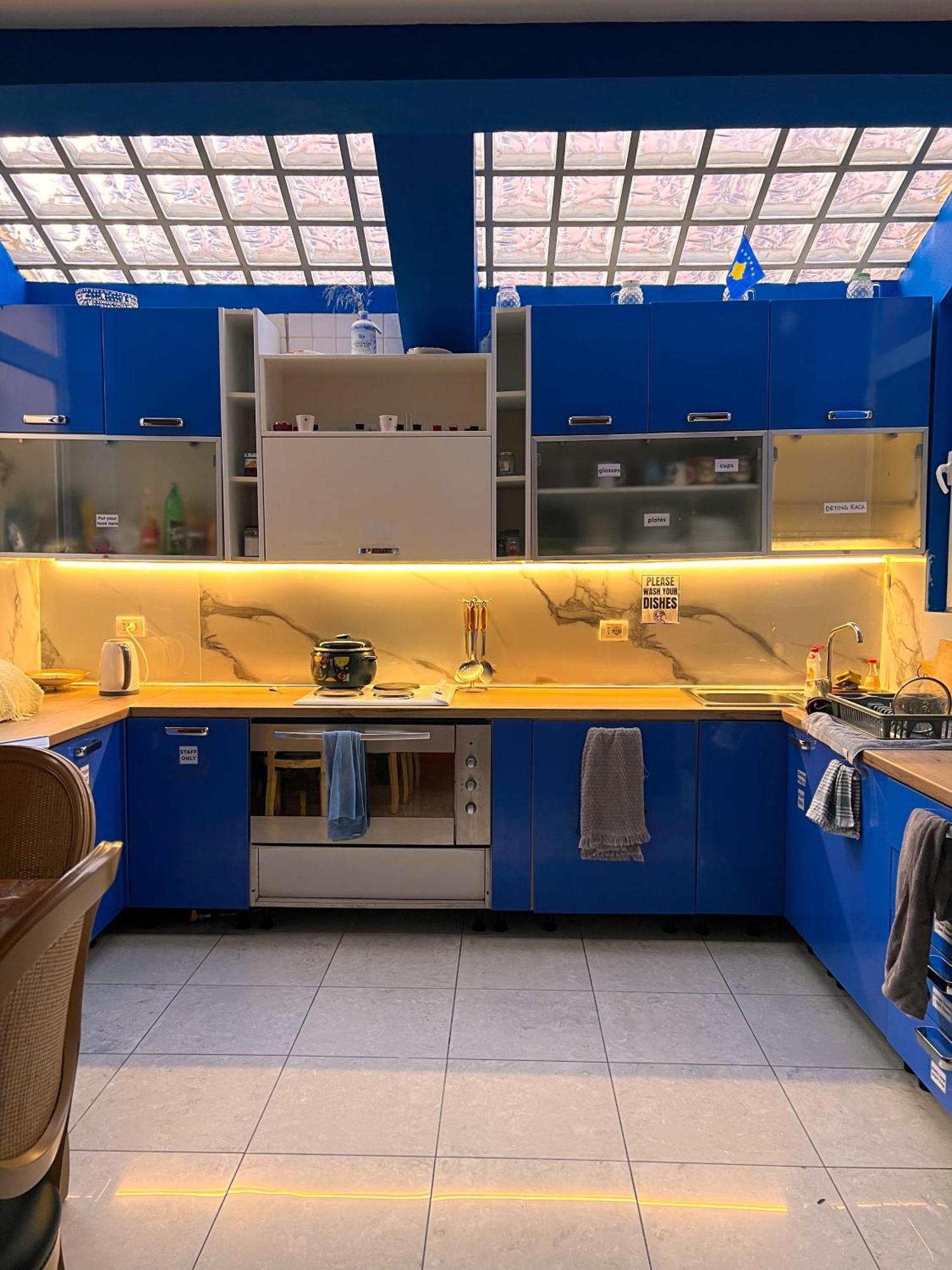 Blue Door Hostel Tiranë Ngoại thất bức ảnh